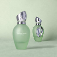 Flacon de parfum vert moderne avec capuchon de 43 mm, pulvérisateur argenté, couvercle chromé, accent avant ovale, emballage de parfum, bouteille en verre