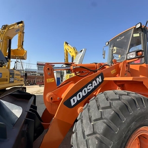 Chargeuse sur pneus d'occasion de haute qualité, d'origine coréenne, Doosan DL505, 5 tonnes, avec godet de 3 m³, utilisée pour la construction. - Product Image 4