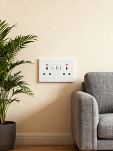 <strong>UK</strong> Standard Durable White Double <strong>13A</strong> Single Pole Plastic <strong>Socket</strong> with Light Suitable for Modern Home Office Hotel Rooms - Product Image 3