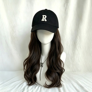 Perruque de 22 pouces de long, cheveux synthétiques lisses naturels, semi-nouée à la main, avec filet en maille rose, <span class=keywords><strong>style</strong></span> casquette de baseball, broderie lettre <span class=keywords><strong>R</strong></span>, <span class=keywords><strong>r</strong></span>églable, noire - Product Image 1