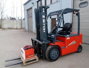 Chariot élévateur tout-terrain HELI GPL et essence CPQYD35 3,5 tonnes 4 roues motrices avec feux de signalisation de sécurité - Product Image 4