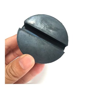 Venta al por mayor de coche Universal ranurado MARCO DE FERROCARRIL piso almohadillas robo Pad adaptador negro - Product Image 1
