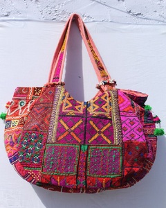 Sac à bandoulière ethnique gitan pour femme, style indien traditionnel du Rajasthan, brodé, avec travail de miroirs Banjara, grande capacité - Product Image 4