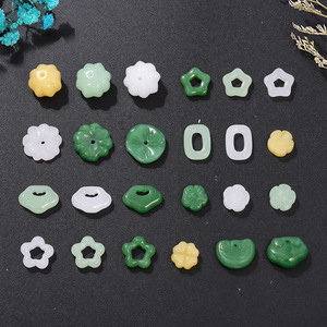Colgante de imitación de jade de vidrio con formas mixtas para hacer pulseras, accesorios de joyería DIY, tratamiento perlado, origen Yiwu, primavera - Product Image 1