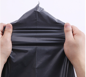 Bolsa de embalaje exprés de estilo personalizado superventas a juego en blanco y negro con impresión de logotipo de marca personalizada para comercio electrónico - Product Image 4