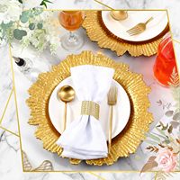 Assiette de présentation de luxe personnalisée en plastique avec motif doré, vaisselle durable et écologique pour mariages et événements, assiette de présentation perlée dorée