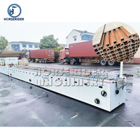 Ligne de production de panneaux muraux intérieurs en PVC et de panneaux muraux à lamelles pour revêtements muraux, à usage domestique