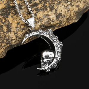 Yunnique – collier crâne de lune en acier inoxydable pour hommes, pendentif gothique, bijoux, accessoire de mode - Product Image 2