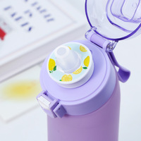 Bouteille d'eau Tritan dégradée givrée de 700 ml avec dosettes parfumées aux fruits, système de verrouillage à bascule à un clic, anti-fuite, bouteille de sport portable