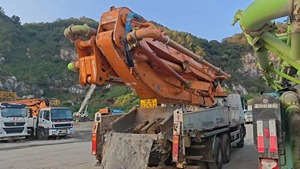 Mercedes Benz 49M 13 anni Zoomlion Diesel pompa per calcestruzzo camion con 6 sezione braccio mobile efficiente nucleo componente del motore