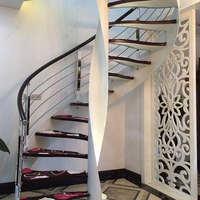 Escalier en colimaçon moderne préfabriqué en acier inoxydable 304/316 pour extérieur, avec marches en bois massif, garde-corps en verre/câble et éclairage LED intégré pour les marches