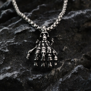 Pendentif Main Squelette en Acier Inoxydable, Collier Homme Style Hip Hop Punk, Design Géométrique Asymétrique, Bijou Tendance - Product Image 1