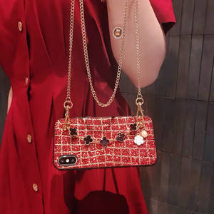 Coque de téléphone à carreaux de luxe avec décor de trèfle et chaîne en or, housse de téléphone Bling à bandoulière pour iPhone 17/16/15/14/13 Pro Max - Product Image 5