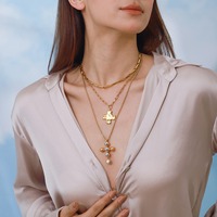 Collier ras du cou en acier inoxydable plaqué or 18 carats personnalisé Pendentif croix en imitation perle tendance avec chaîne en corde étanche Cadeau