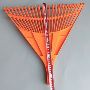 Râteaux <span class=keywords><strong>à</strong></span> feuilles de jardin en <span class=keywords><strong>plastique</strong></span> robustes <span class=keywords><strong>à</strong></span> 24 dents de qualité industrielle avec manche long en bois et tête rouge - Product Image 5