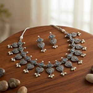 DIVYORO Ensemble collier et boucles d'oreilles en argent oxydé avec pierre bleue motif feuille pour femme, idéal pour les fêtes et les fiançailles, pendentif de créateur classique - Product Image 2