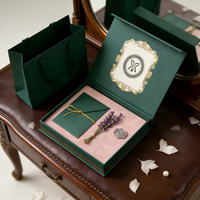 Boîte d'invitation de mariage magnétique de luxe personnalisée, emballage cadeau en papier rigide recyclé avec gaufrage du logo