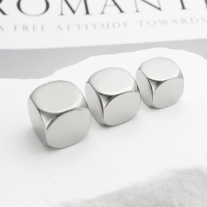 ลูกเต๋าสแตนเลสทรงกลมมุมโค้ง 4 ชิ้น ผลิตตามสั่ง สำหรับการตัดสินใจข้ามพรมแดน - Product Image 2