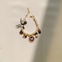 Collier pour animaux de compagnie en perles tendance avec clochette pour chats et petits chiens, accessoires élégants pour animaux de compagnie