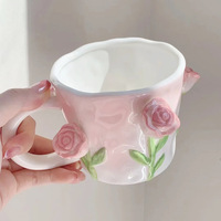 Vente directe d'usine Style moderne 350ml tasse en céramique tenue dans la main irrégulière en trois dimensions fleur Rose tulipe tasse