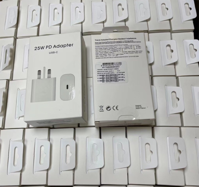 Solo scatola bianca, senza caricabatterie