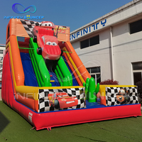 2025 voiture de course Double piste Commercial louer videur gonflable avec toboggan intérieur ou extérieur maison de saut gonflable avec toboggan