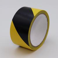 Autocollant de marquage au sol en PVC simple face, ruban adhésif en caoutchouc sensible à la pression pour passerelle de cour jaune noir