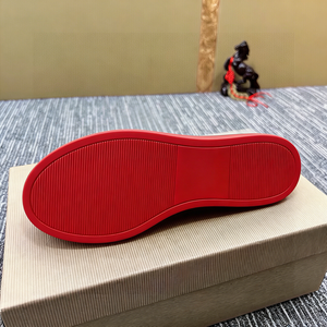 2026 High-Quality Designer Customized Fashionable Leather Thick-Soled Studded Slippers Unisex Red Sole Slippers OEM ODM - Product Image 4