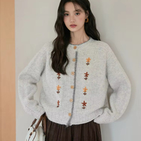 Großhandel Weicher Wachsartiger Hochwertiger Rundhals-Cardigan mit Blumenstickerei aus Kaschmir für Damen, Herbst- und Winteroberbekleidung