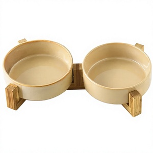 Plato de cerámica para mascotas para servir comida y agua con un diseño atractivo, boca ancha, material resistente, base estable, fácil limpieza para perros - Product Image 1