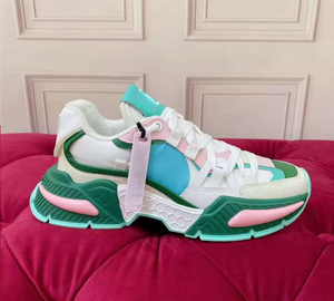 Chaussures de sport tendance de haute qualité, légères et respirantes, avec semelles épaisses et antidérapantes. - Product Image 1