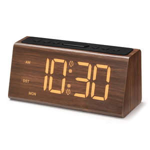 Horloge numérique en bois avec affichage à grands chiffres, 4 niveaux de luminosité réglables, alarme puissante jusqu'à 95 dB, alimentation par prise secteur, fonction snooze de 5 minutes, facile à utiliser - Product Image 2