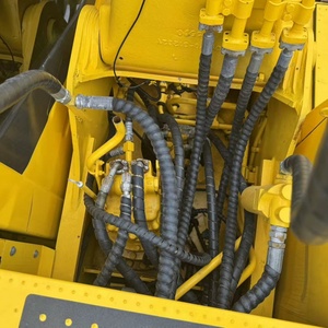 Excavadora de cadenas Komatsu de 20 toneladas PC 200 con pintura original de fábrica, maquinaria pesada para uso en campo, excavadora usada. - Product Image 5