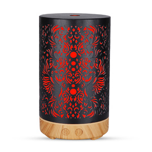 Diffuseur d'arômes en fer noir avec lumière LED à motif rouge, pour une surface de 10 à 20 m², utilisation domestique, réservoir d'eau inférieur à 0,5 L - Product Image 1