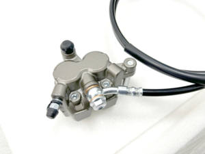 Freins arrière modifiés Ultra Bee pour Talaria MX4/MX5/XXX - Kit <span class=keywords><strong>de</strong></span> <span class=keywords><strong>frein</strong></span> arrière compatible (étriers arrière, disques, supports) - Product Image 6