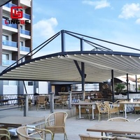 Toit arqué rétractable motorisé électrique avec télécommande, protection UV, résistant à la neige, pour balcon de restaurant