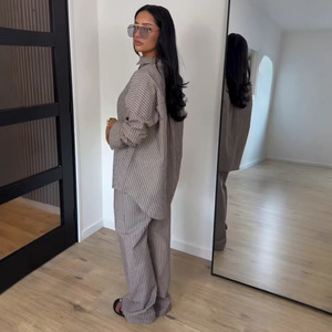 <span class=keywords><strong>Ensemble</strong></span> décontracté chemise rayée ample à manches longues et pantalon large pour femmes européennes et américaines, nouvelle collection été 2026 - Product Image 4