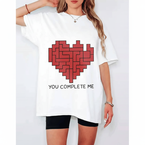 T-shirt de couple pour la Saint-Valentin, imprimé cœur géométrique, col rond, manches régulières, coupe décontractée, 100% coton, à porter au printemps et en été - Product Image 1