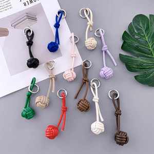 Pendentif en cuir PU tressé style coréen, breloque de sac polyvalente et porte-clés de voiture, décoration raffinée pour sac à dos, commandes en gros - Product Image 3