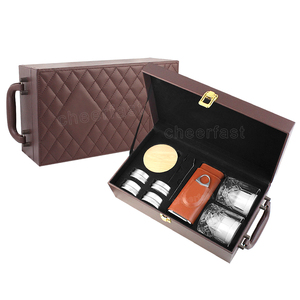 Lussuoso Astuccio da Viaggio per Sigari con Set per Cocktail, Trucioli di Legno, Camino in Legno, Stampo per Ghiaccio, Bicchiere da Whisky e Pietre da Whisky - Product Image 6