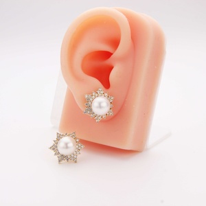 Wholesale Brass Stud Earrings with Trendy Flower Design Gold Plated Pearl Moissanite Zircon Diamond Accessories for Anniversary - Product Image 2