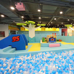 Équipement de terrain de jeu intérieur souple et sécurisé pour enfants, trampoline, filets d'escalade, couleur et taille personnalisées, haute capacité (>500 kg) pour les parcs d'attractions - Product Image 1