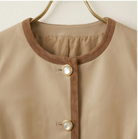 Manteau pour femme en peau d'agneau pleine fleur lisse, fini suède kaki clair, boutons nacrés, veste en cuir élégante