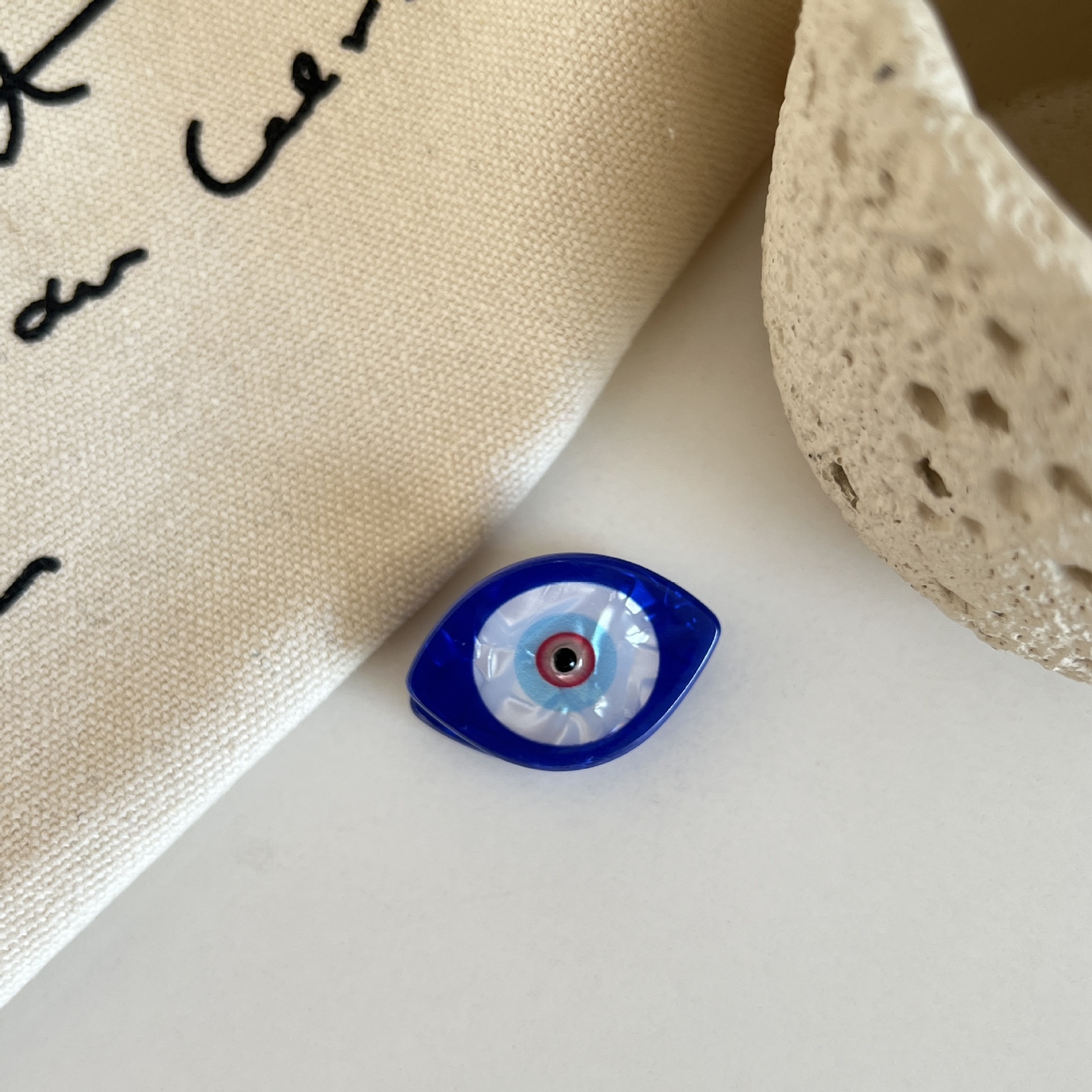 blue small eyes