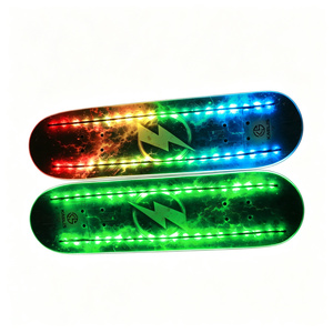 แผ่นสเก็ตบอร์ดเรืองแสง LED พร้อมกราฟิกแบบกำหนดเองสำหรับการเล่นสเก็ตบนถนน - Product Image 2