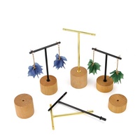 Présentoir à bijoux en bois massif noir et laiton, avec supports en métal doré en forme de T pour boucles d'oreilles