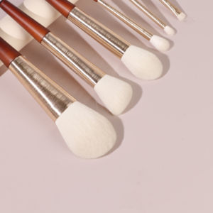 ชุดแปรงแต่งหน้าขนสังเคราะห์ระดับมืออาชีพ 6 ชิ้น ยี่ห้อ YRX ขายดี พร้อมโลโก้และฉลากส่วนตัวสำหรับชุดอุปกรณ์ความงามสำหรับผู้หญิง - Product Image 2