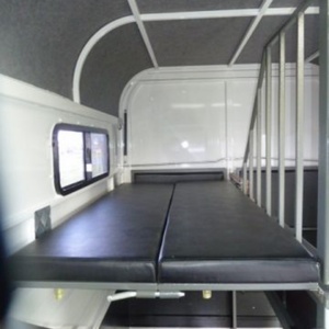 Remorque de luxe pour 2 chevaux à chargement oblique, 4 roues, auvent rétractable, châssis en acier allié, transporteur équin haut de gamme, remorque alimentaire tractable, garantie 1 an - Product Image 4