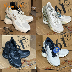 รองเท้าสต็อกจำนวนมากในตู้คอนเทนเนอร์ขนาด 20 ฟุต สำหรับขายส่งและเติมสต็อก - Product Image 1