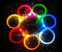 Bracelet lumineux LED personnalisé en gros avec logo pour pub, club, bar, décorations de fête de Noël, fournitures pour événements